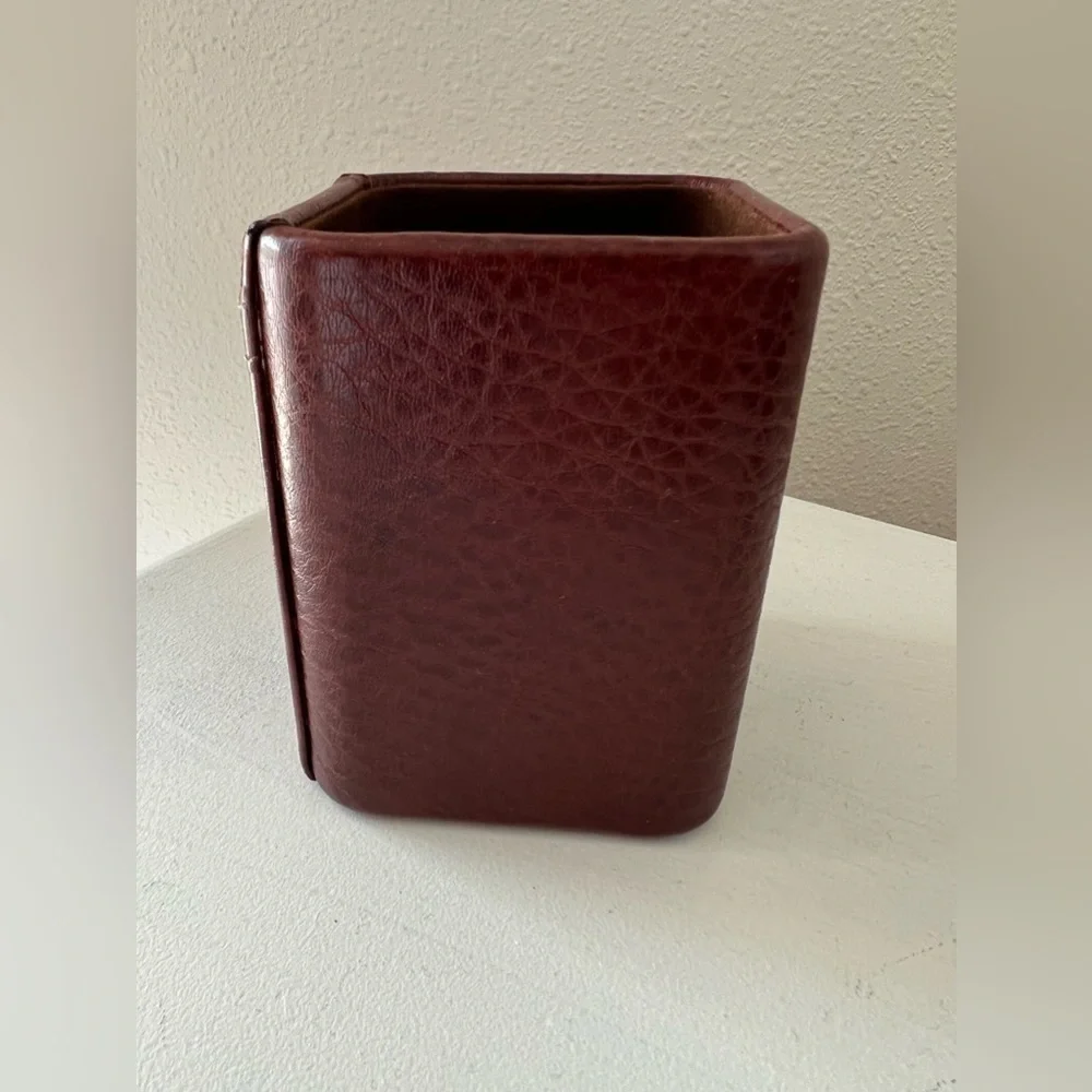 Dacasso | Brown Leather Luxury Desk Accessory Pen Cup Office
